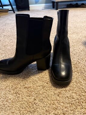 Nine West size 10 black Chelsea platform boot. EUC